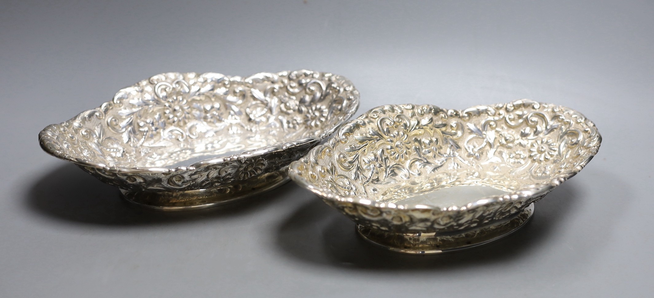 A pair of late Victorian Scottish repousse silver oval dishes, Hamilton & Inches, Edinburgh, 1900, 25cm, 17oz.